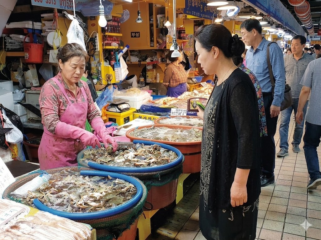 서해안 수산시장 꽃게 가판대 — Live crabs at West Sea fish market