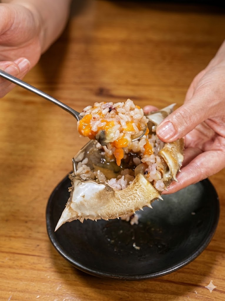 게딱지 안에 밥 비비는 장면 — Rice mixed with crab roe inside shell