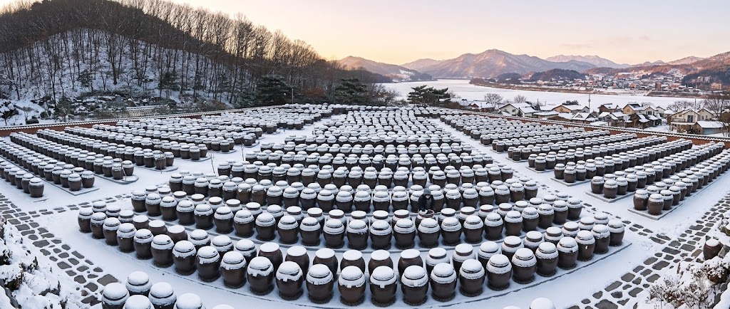 Jangdokdae panorama — earthenware pots stretching like a horizon
